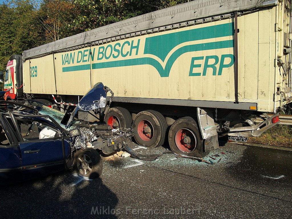 VU LKW PKW A 4 Rich Koeln AS Merheim P276.JPG